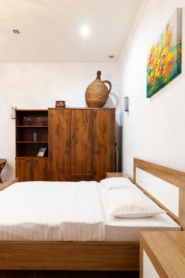 Ferienwohnung Romari Лесі Українки Lemberg Exterior foto